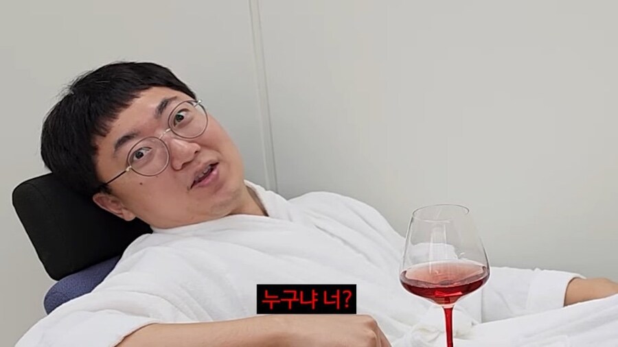 90만 구독자 기념 겸손인터뷰 진행한 충주맨_23.jpg