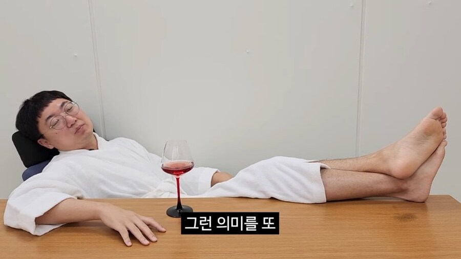 90만 구독자 기념 겸손인터뷰 진행한 충주맨_29.jpg