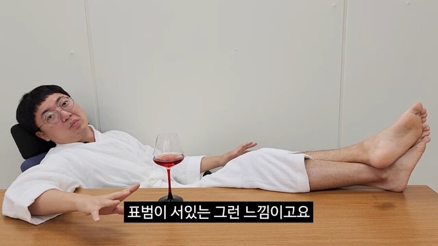 90만 구독자 기념 겸손인터뷰 진행한 충주맨_36.jpg