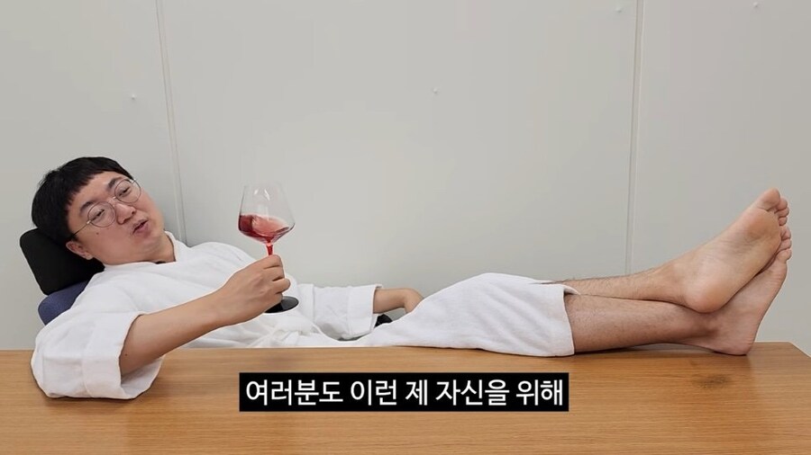 90만 구독자 기념 겸손인터뷰 진행한 충주맨_41.jpg