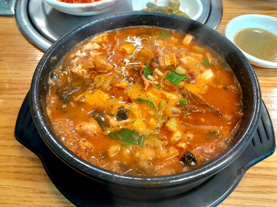 미식한 고독가도 다녀간 감자탕집_5.jpg