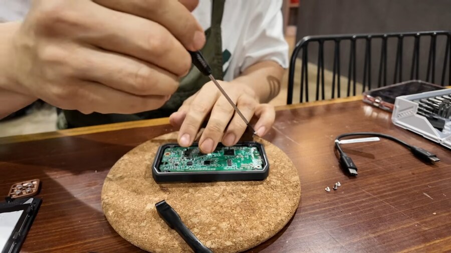 유튜브) 1테라 썬더볼트 외장 ssd 뚜따해서 4테라로 업글한 정종철_15.png