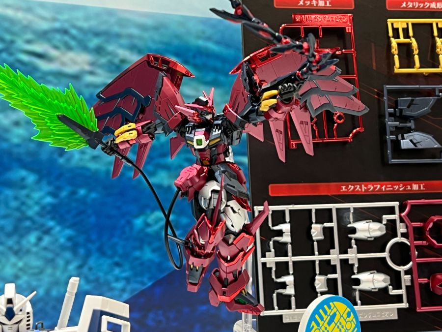 RG 건담 에피온 스페셜 코팅 외 건담 베이스 한정 전시 사진_5.jpg