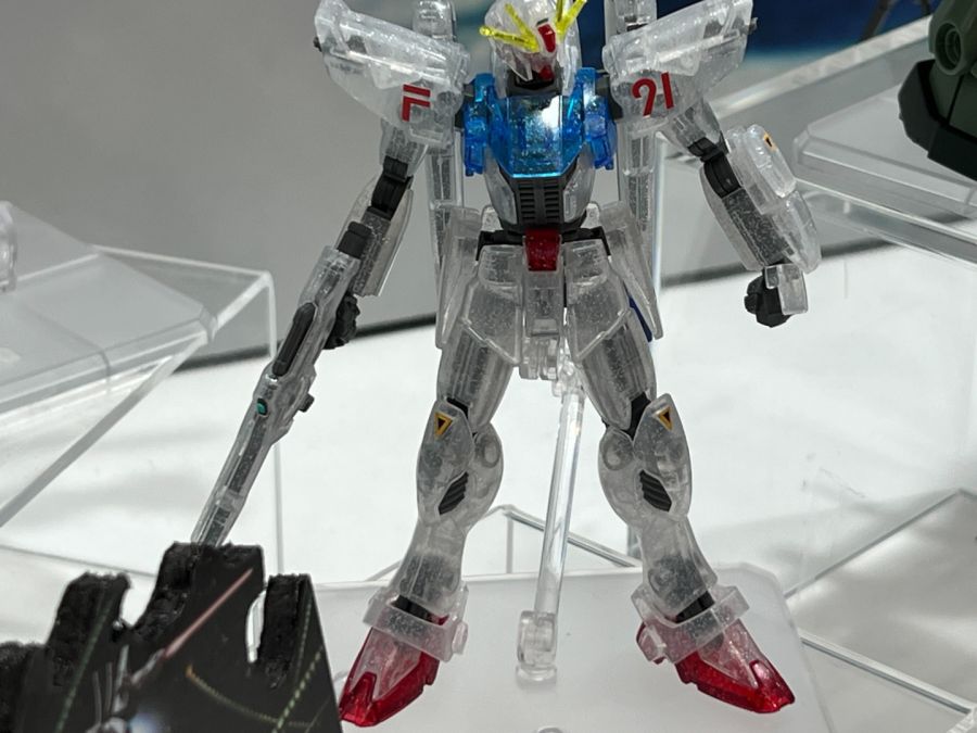 RG 건담 에피온 스페셜 코팅 외 건담 베이스 한정 전시 사진_9.jpg