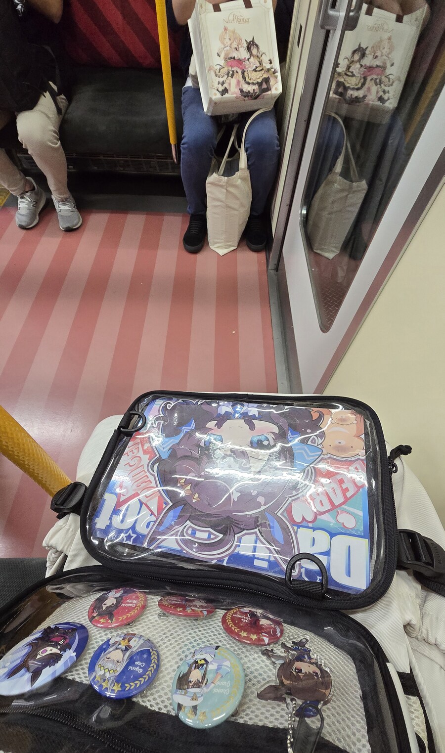 말딸) 굿즈 장식 가방 메고 다니기 부끄러워 했던 유게이_2.jpg