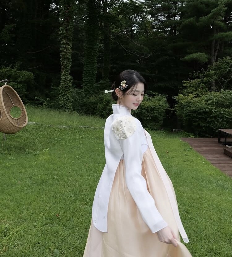韓복 입어본 장원영_1.jpg