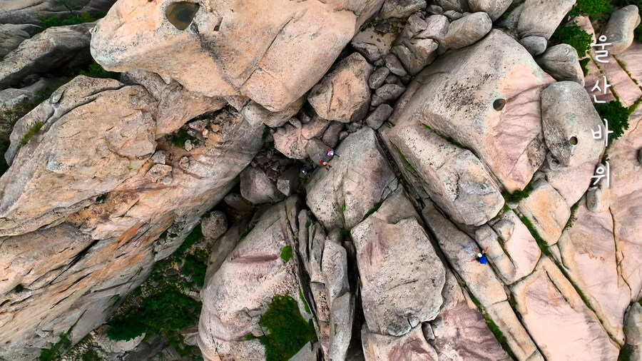 FPV 드론으로 본 울산바위 873m 다이브 (설악산 암벽등반 위험구간 실영상)_16.jpg