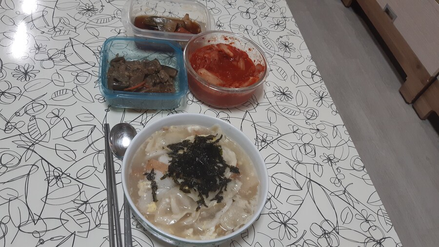 떡만둣국 (10월 19일)_1.jpg