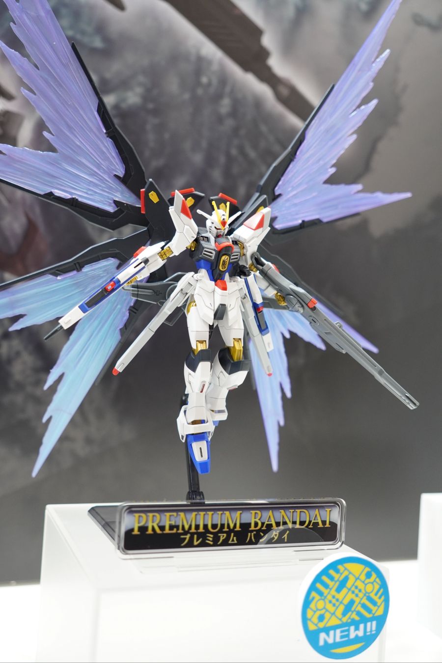 HGCE 1/144 S 프리덤 2식 & 빛의 날개 이펙트 세트 전시 사진 3_3.jpg