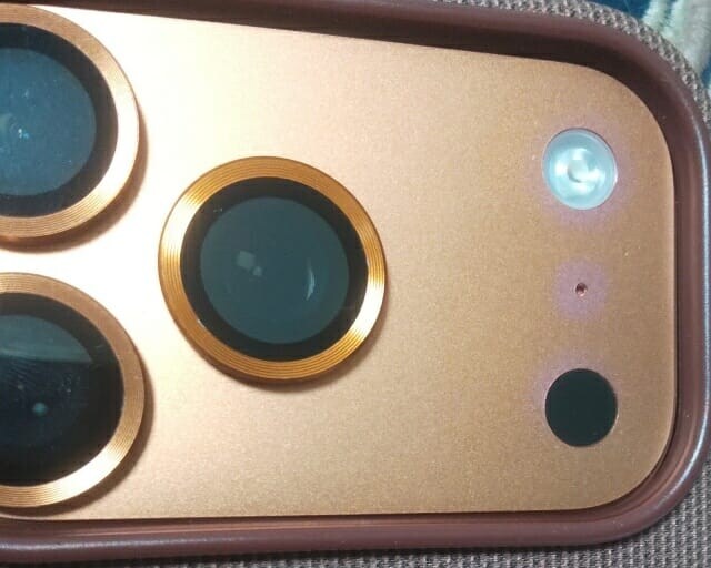 아이폰17 프로 색상 논란…"오렌지→로즈 골드로 변색"_2.jpg