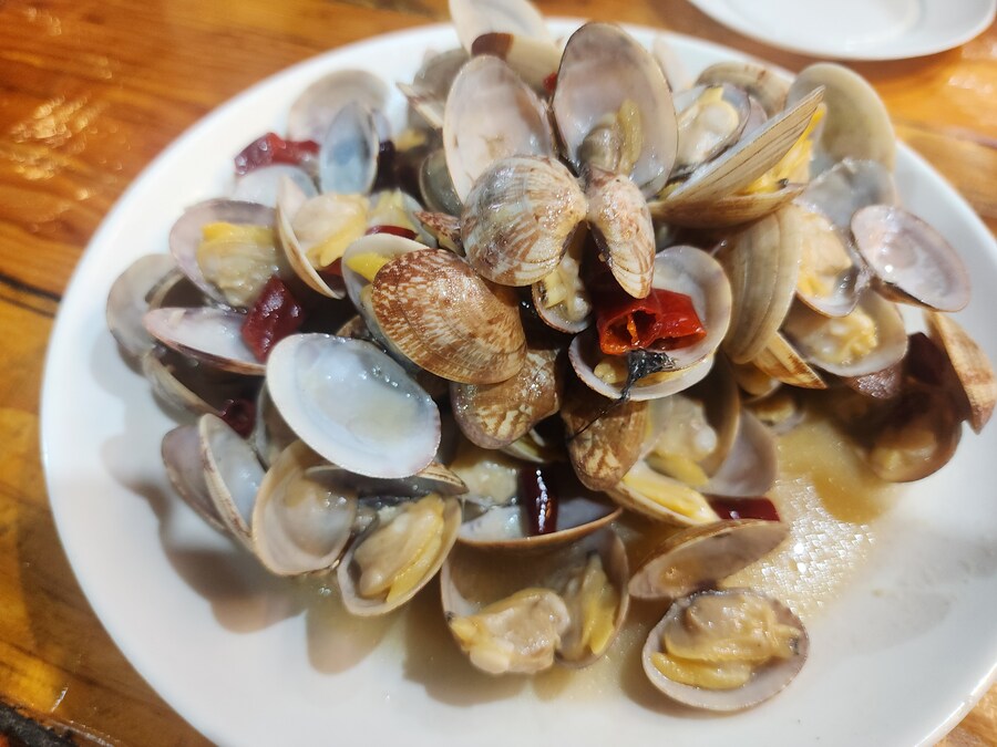 칭다오에서 먹은 바지락볶음, 오징어볶음, 양꼬치_3.jpg