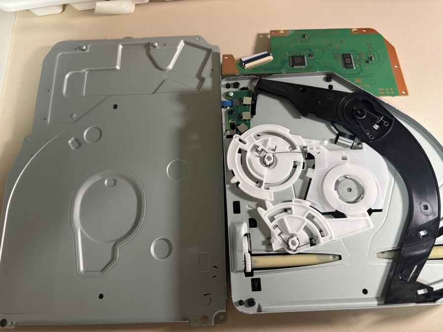 PS5 구형 디스크 드라이브 수리 완료 하였습니다~_2.jpg