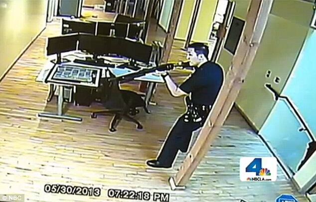 2013년에 미국 경찰이 피규어와 대치한 사유.jpg_3.jpg