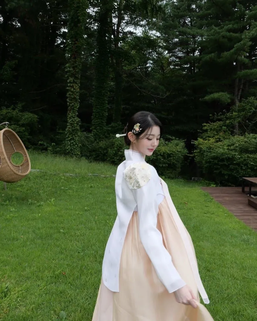 장원영이 옛날 사람이었으면 경국지색으로 불렸을까?_4.webp