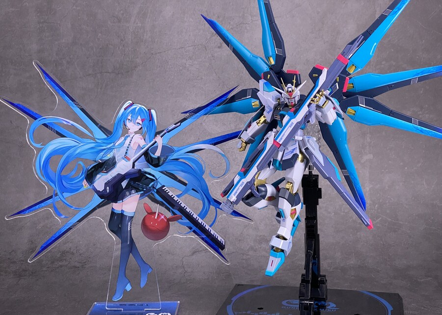 메로혼 스리덤 2식 하츠네미쿠 버전 근황_2.jpg