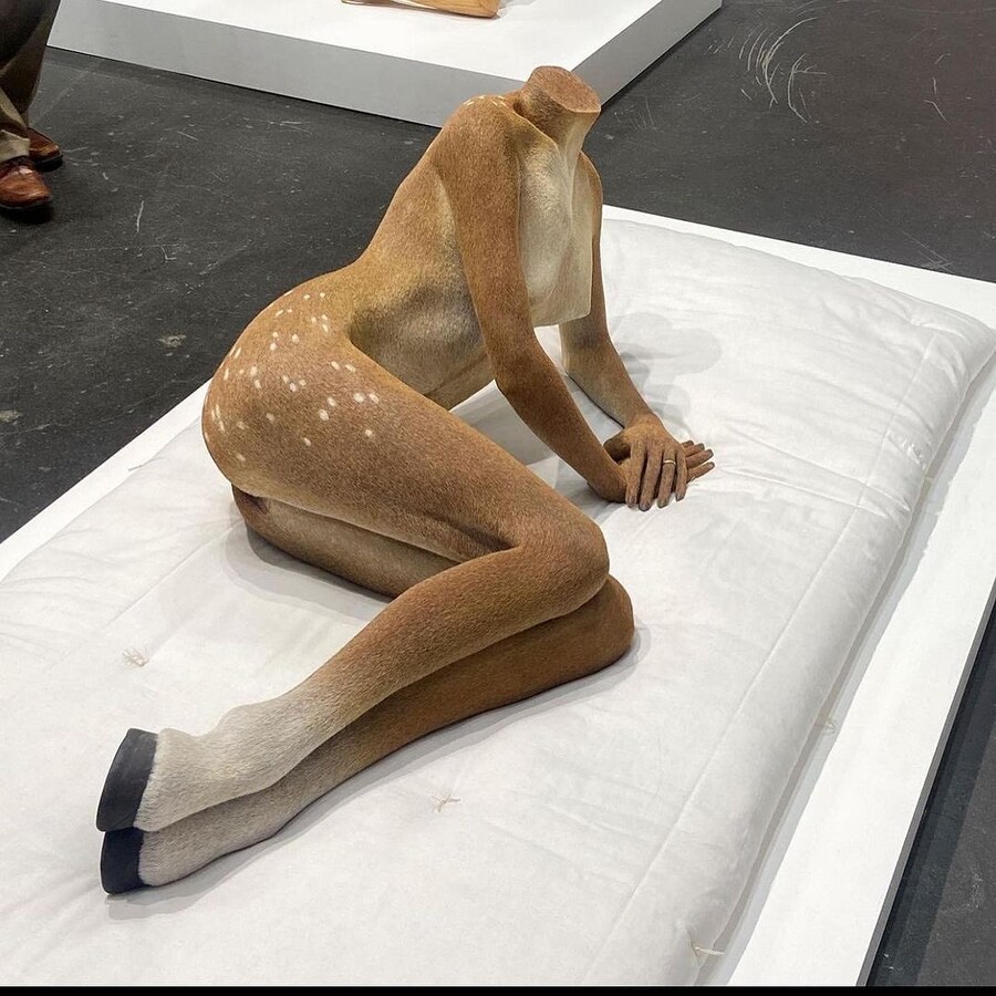 매우 수상한 꽃사슴.jpg_4.jpg