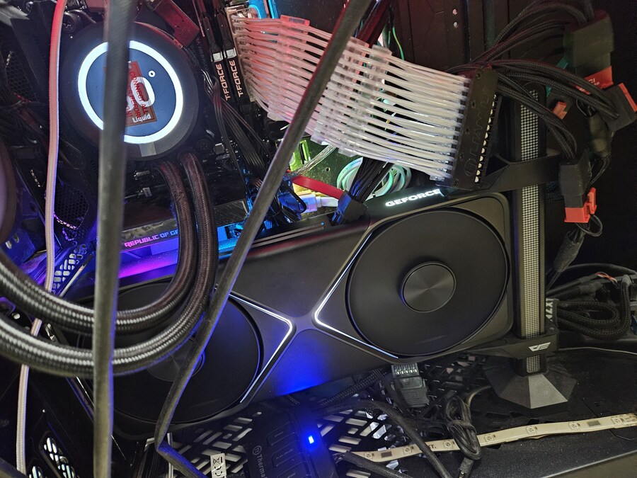 지난주 리더스 고시 통과 해서 장작한 5090fe_2.jpg