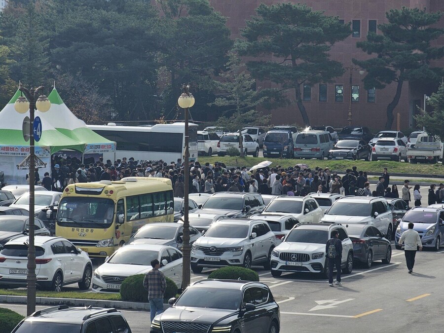 김천축제 운동장 셔틀버스 줄 근황.jpg_2.jpg