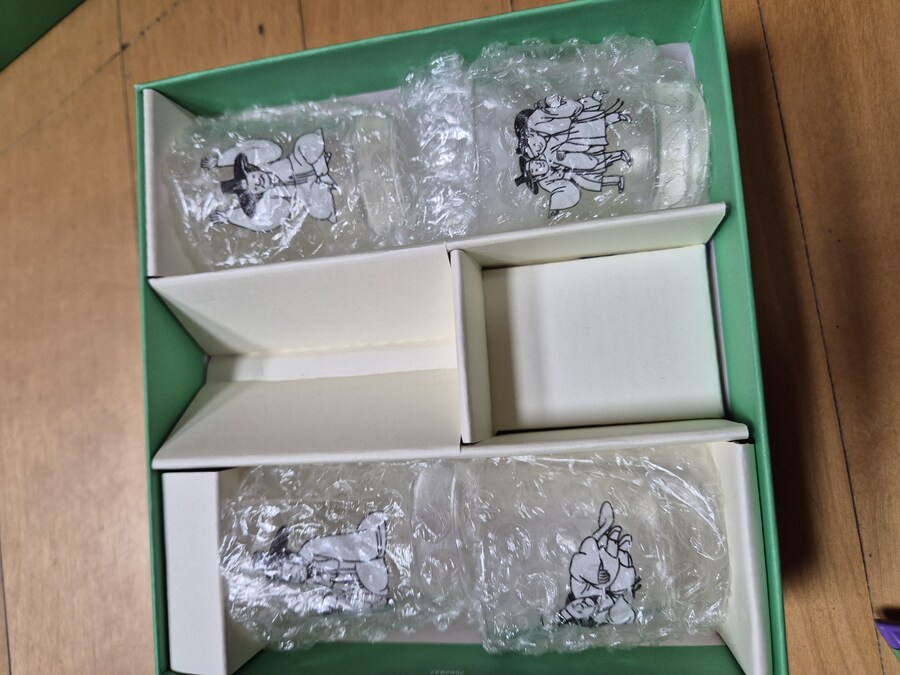 일본인에게 선물할 국중박 술잔을 직접 선물포장 (인증)_1.jpg