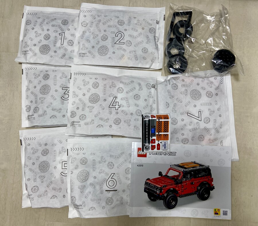 레고 테크닉 42213 포드 브롱코 SUV_2.jpg