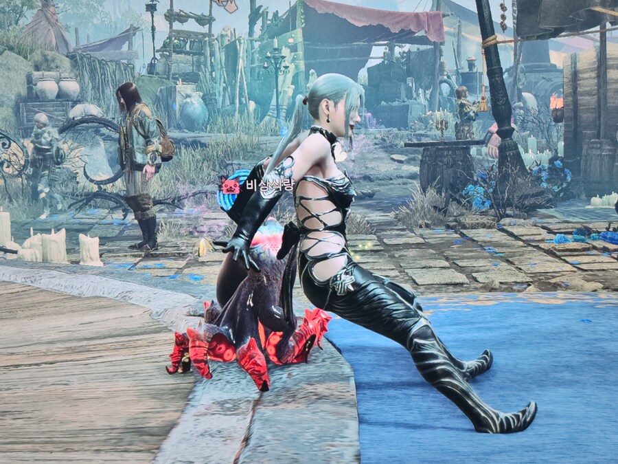 투명 의자가 참 편하구려~~~_1.jpg