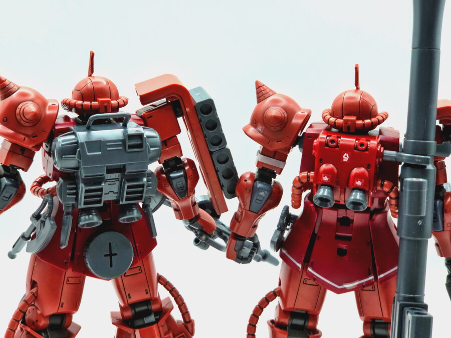 [HG] 고기동형 자쿠2 - 샤아 전용기_11.jpg