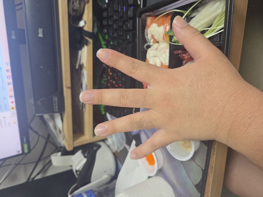 내 손이 그렇게 쪘나?_1.jpg