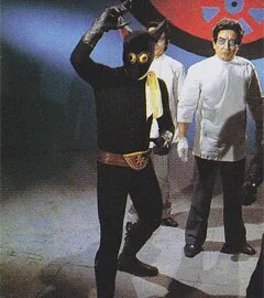 [토지마 탄자부로는 가면라이더가 되고 싶어] TV 속 괴인과 전투원_10.png