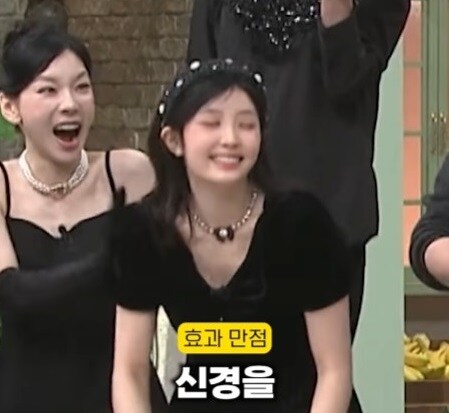 노출사고 터질까봐 코디가 옷을 붙여버린 연예인_11.jpg