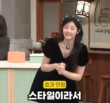 노출사고 터질까봐 코디가 옷을 붙여버린 연예인_13.jpg