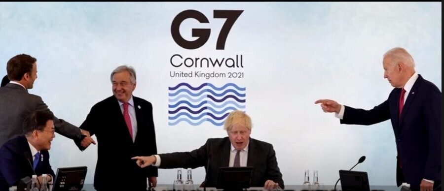 트럼프 손가락질 가지고 까는 게 웃기기는 하네_5.png