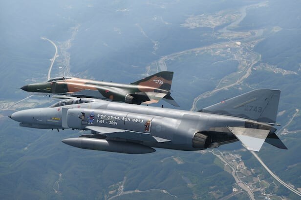 더이상 우리나라에서 못보는 전투기_1.jpg