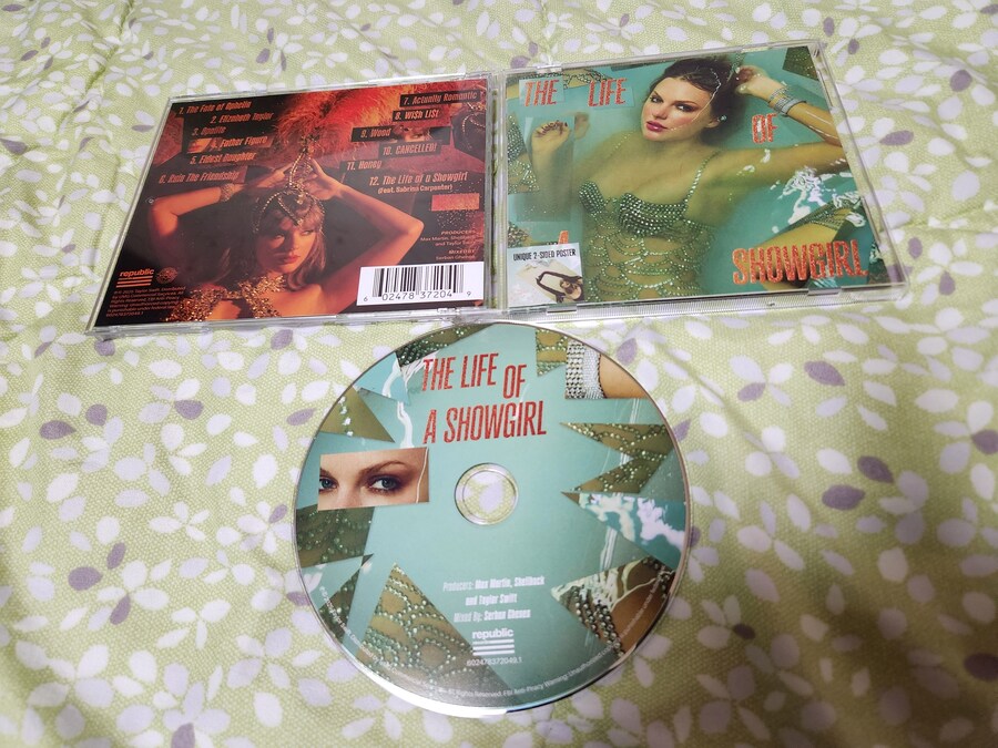 Taylor Swift 신보 The Life Of A Showgirl_1.jpg