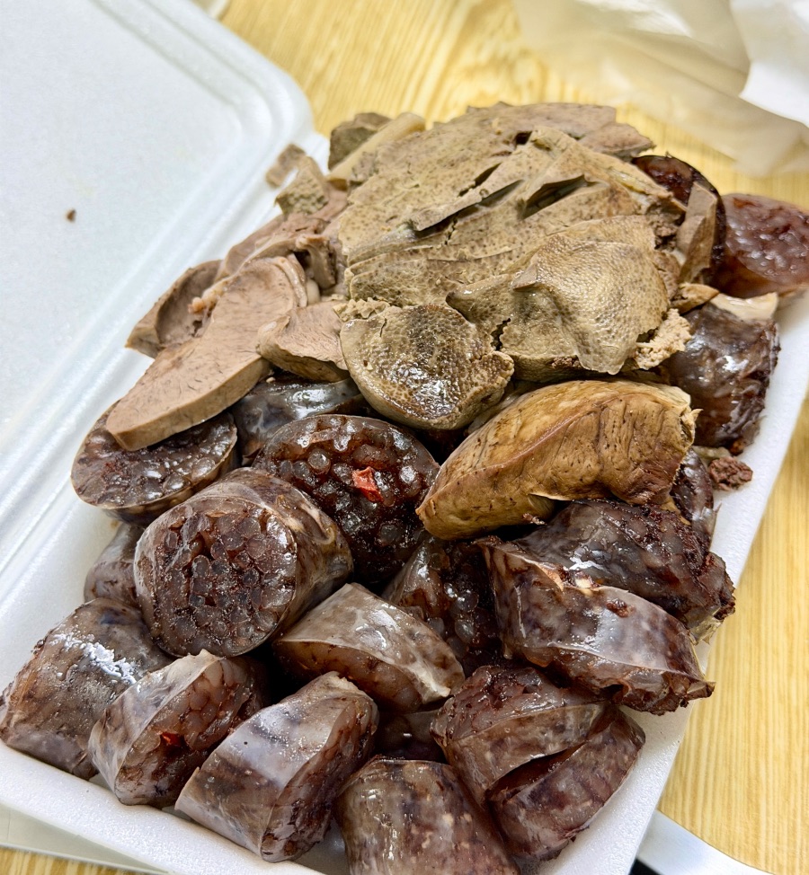 회사 점심시간(시장표 치킨,순대,어묵튀김)_2.jpeg