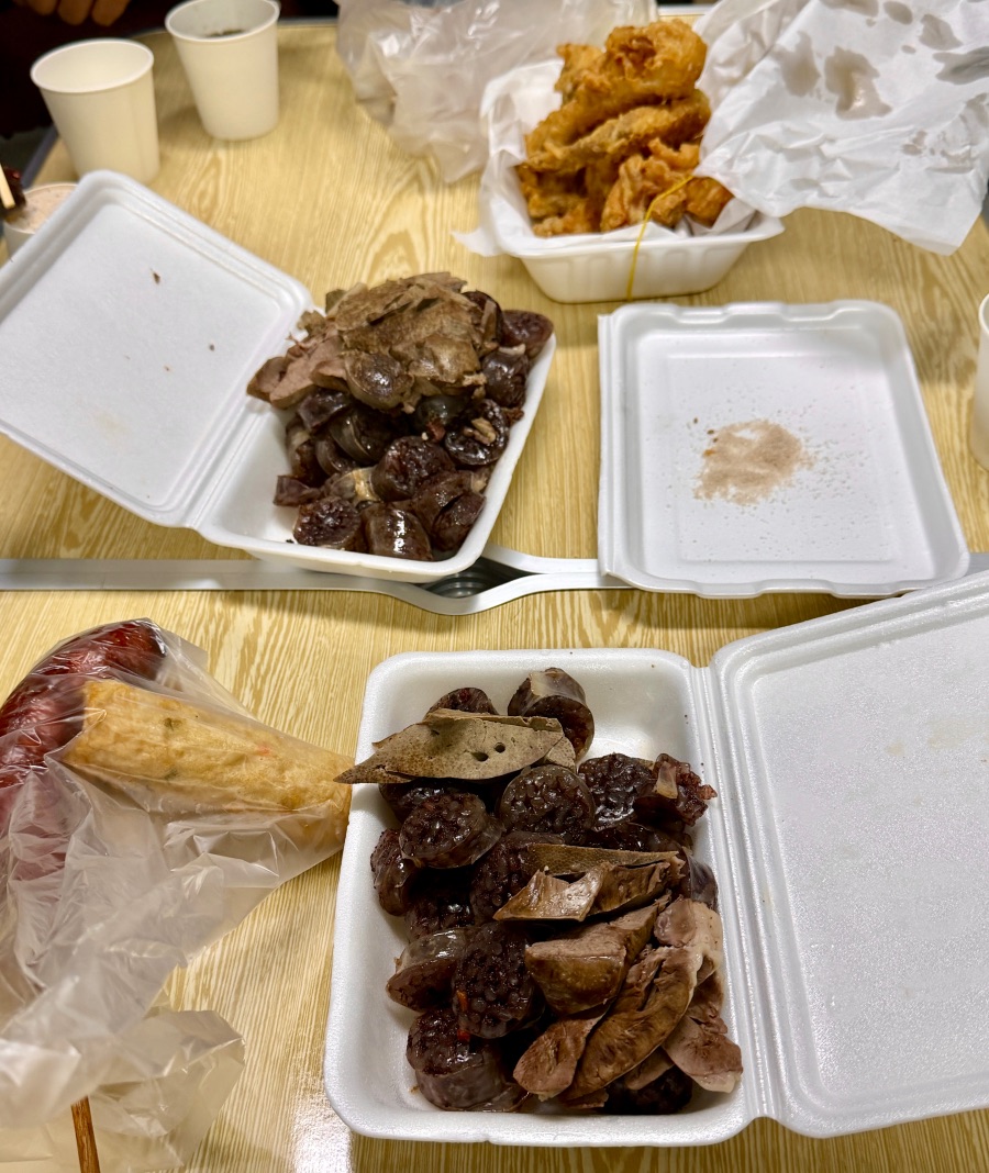 회사 점심시간(시장표 치킨,순대,어묵튀김)_3.jpeg