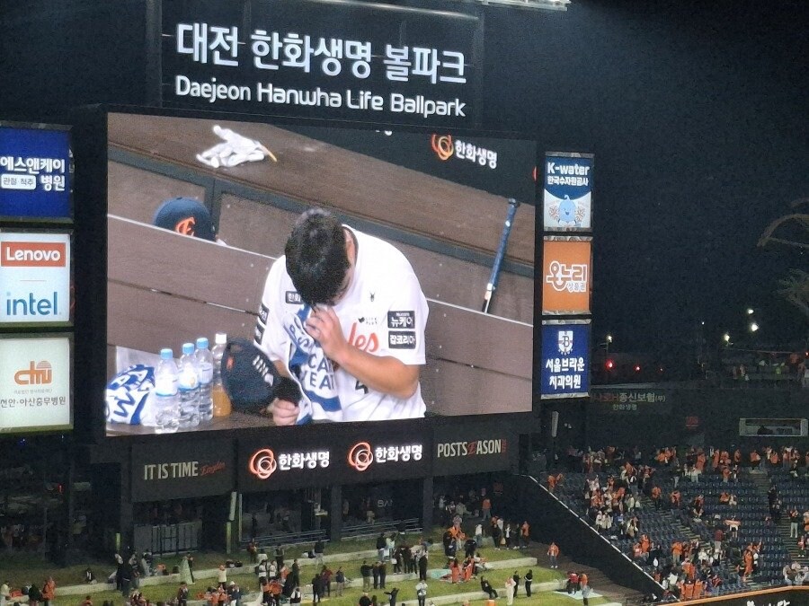 승리로 경기가 끝나고 엉엉 울어버린 한화 마무리 투수.jpg_1.jpg