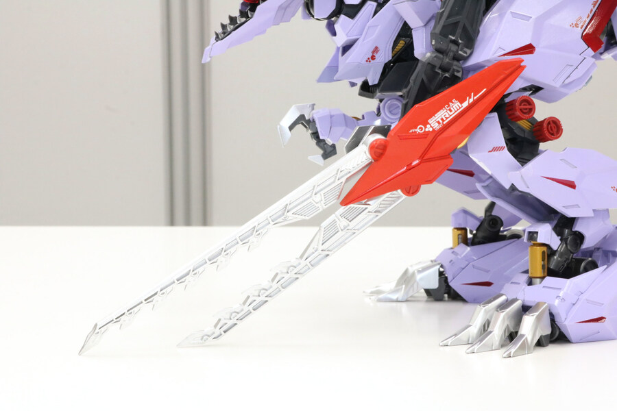 [타카라토미] 강철기신 아다마스 마키나 버서크 퓨러 체인징 아머 개발담당자 인터뷰_10.jpg