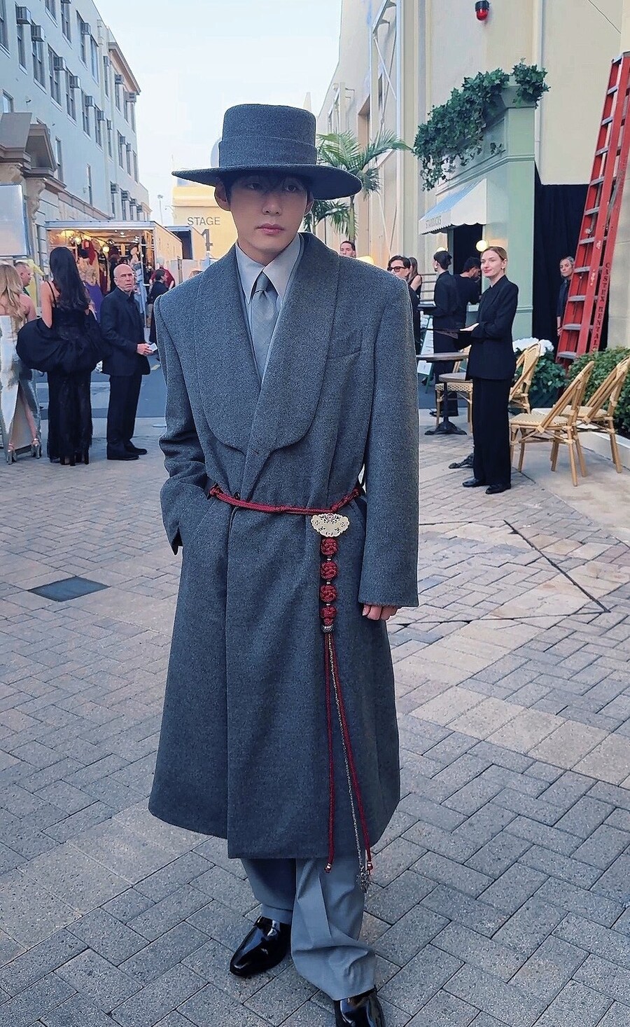 헐리웃 보그쇼에 참석한 BTS 뷔 패션_3.jpg