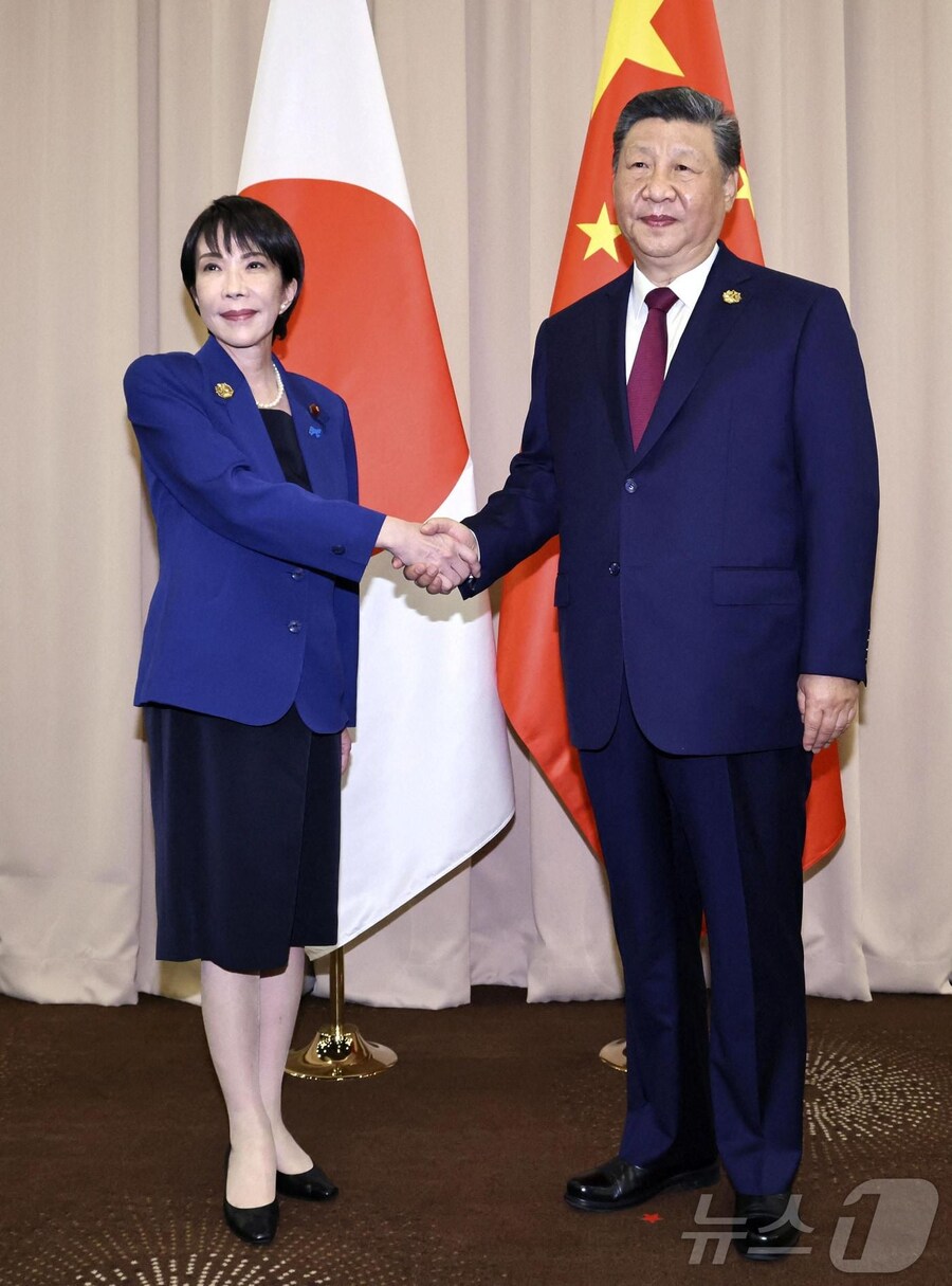 시진핑 vs 일본 총리 근황_1.jpg