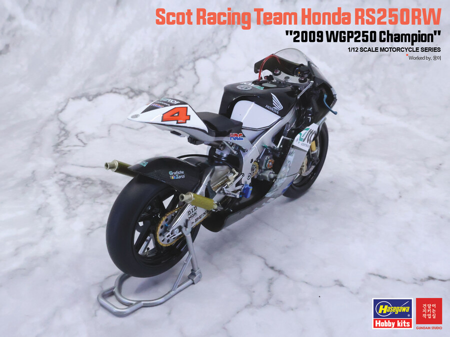 RS250RW Scot Racing Team 2009 WGP250 champion_22.jpg