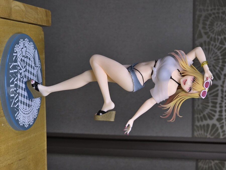 [AI수정] 키타가와 마린 피규어_1.jpg