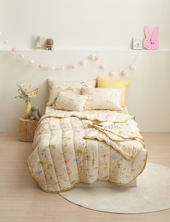 소파 밑에 누워있는 아이유 이불 정보_16.jpg