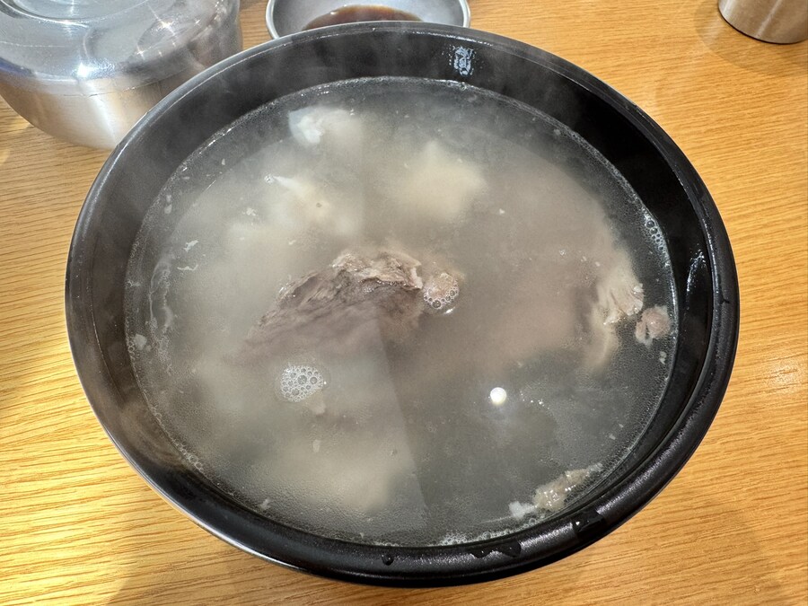 국밥을 찾아 해매는 늙은 하이에나의 추천 음식 "한우곰탕"_2.jpg