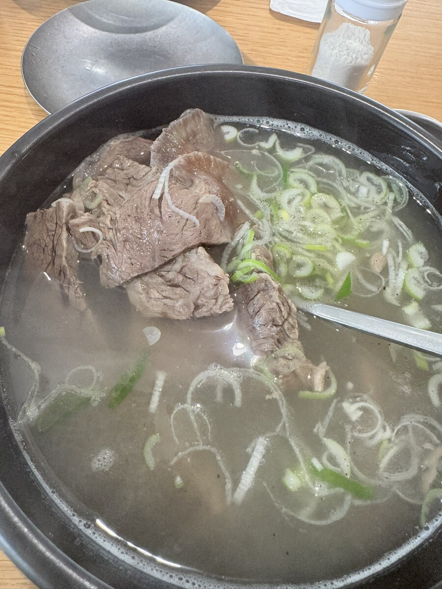 국밥을 찾아 해매는 늙은 하이에나의 추천 음식 "한우곰탕"_8.jpg