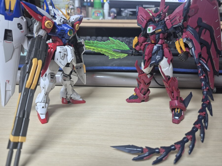 수녀님이 여행 다녀오시는동안 마저 완성한 걸프라와 건프라_2.jpg