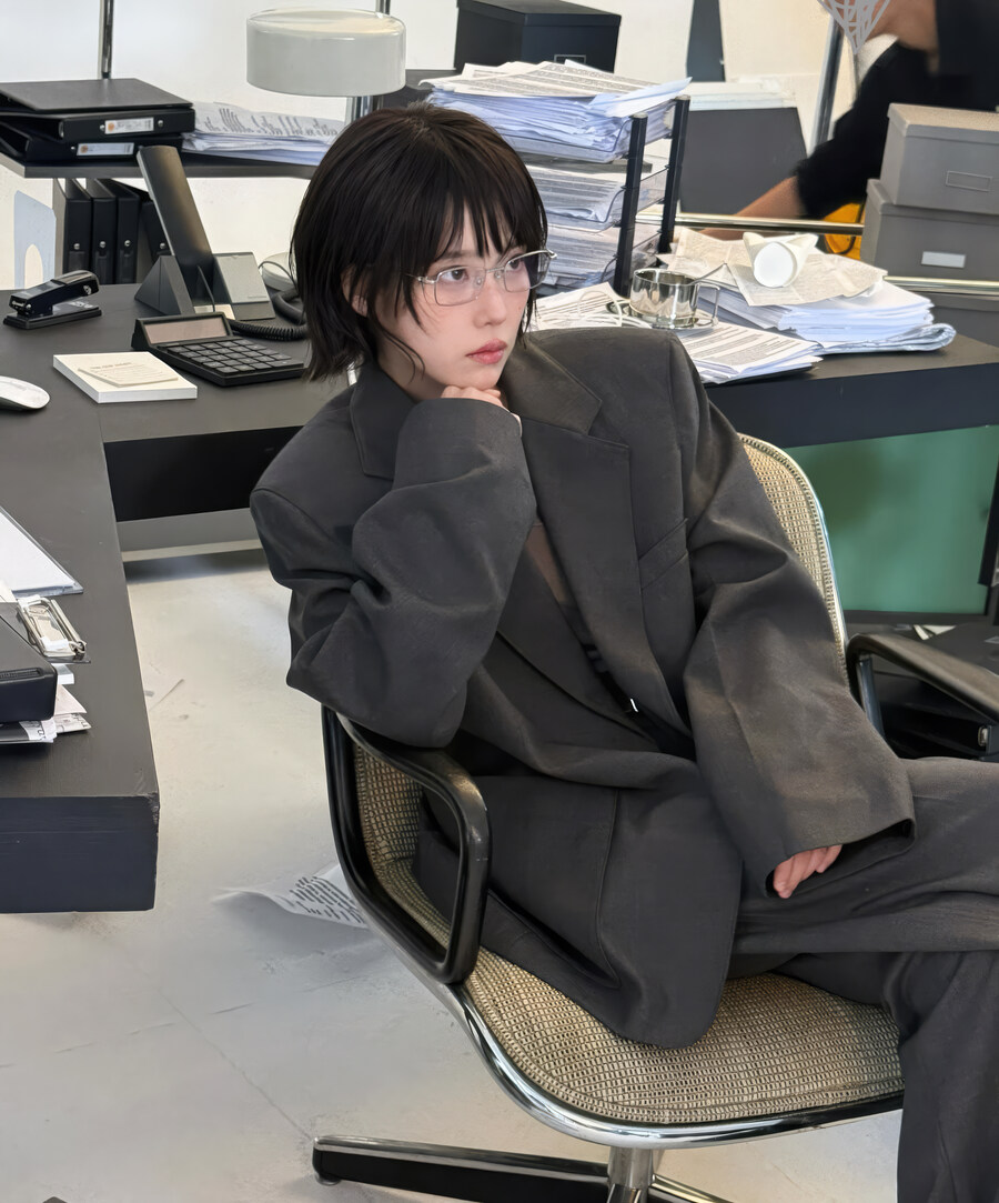 2025.11.06 아이유 인스타그램 사진 보정_2.jpg