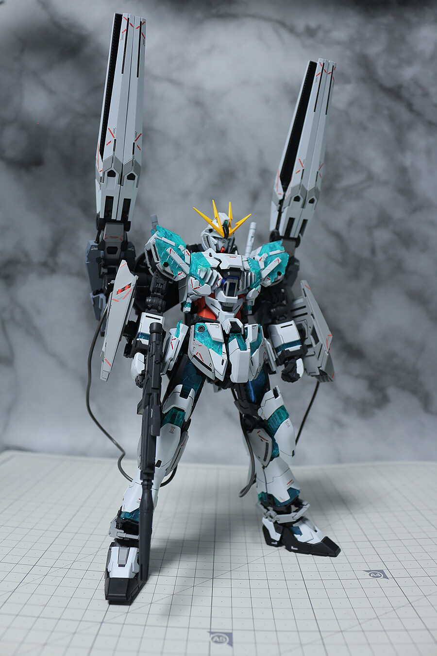 MG 내러티브 건담 Ver.Ka 완성_5.jpg