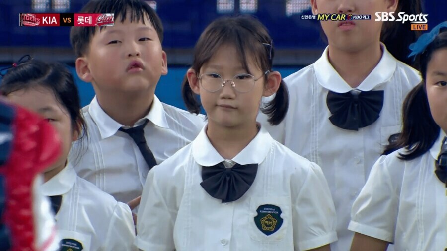 신분증이 필요없는 누군가의 딸_2.png