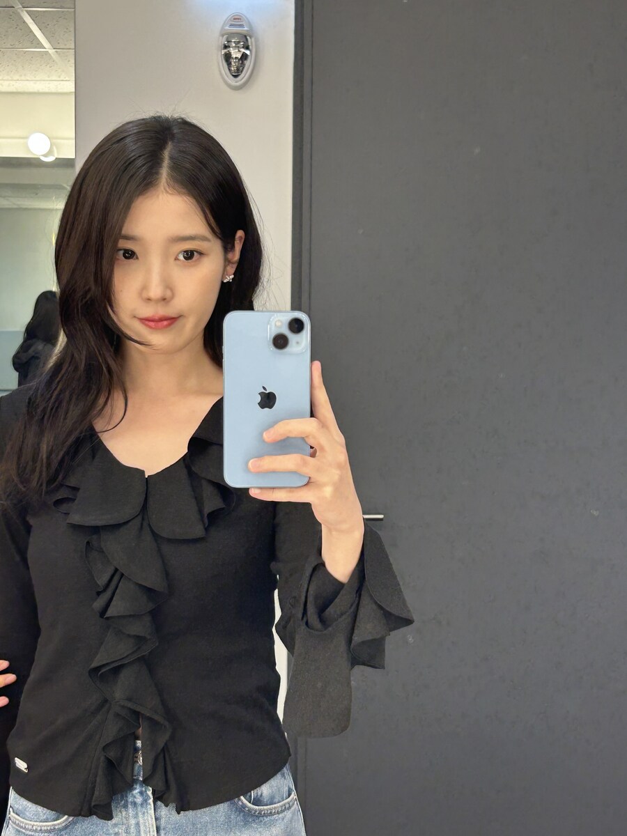 2025.11.07 아이유 베리즈 포스트_2.jpg