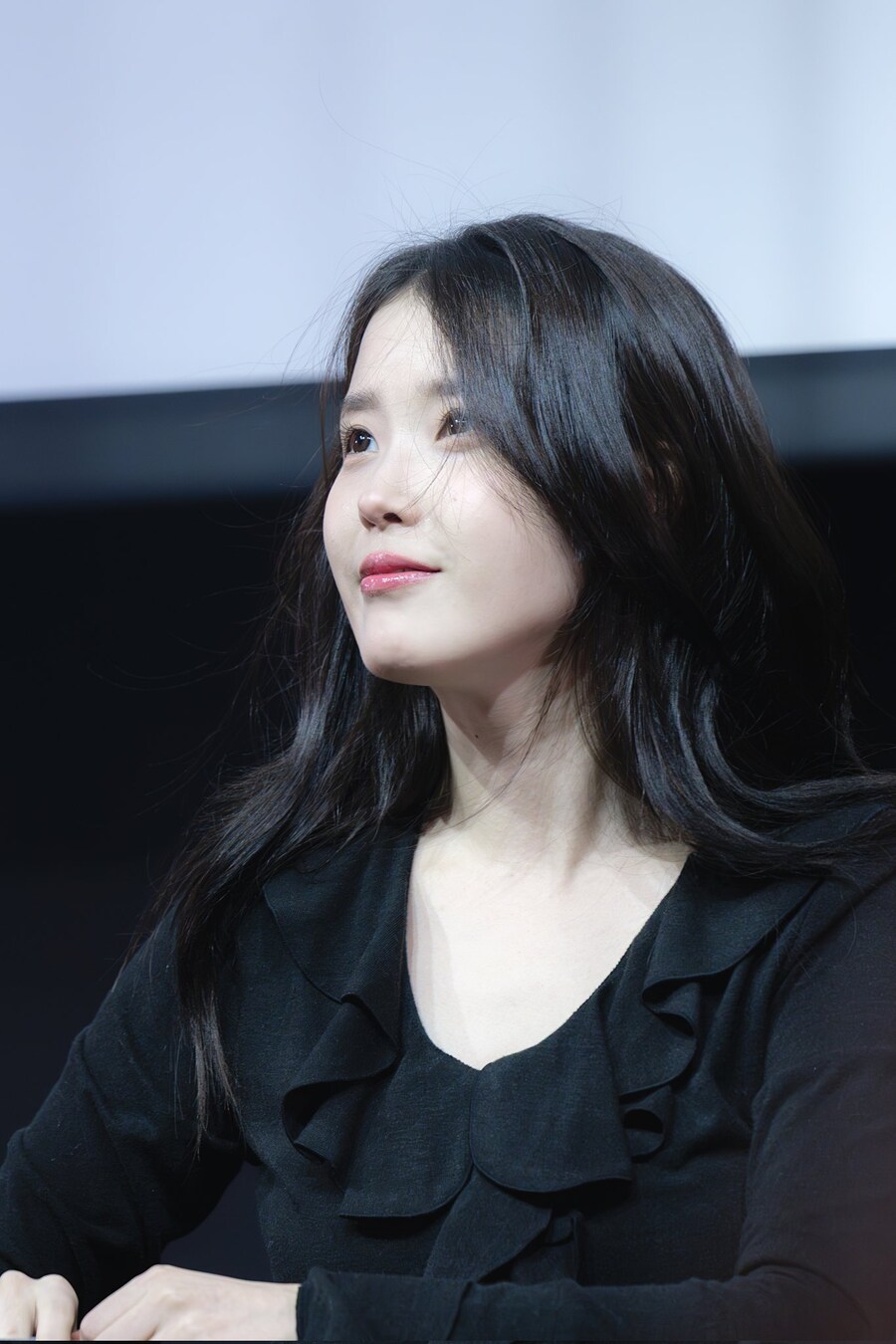 2025.11.07 아이유 푸라닭 팬싸인회(셀카봉)_8.jpg